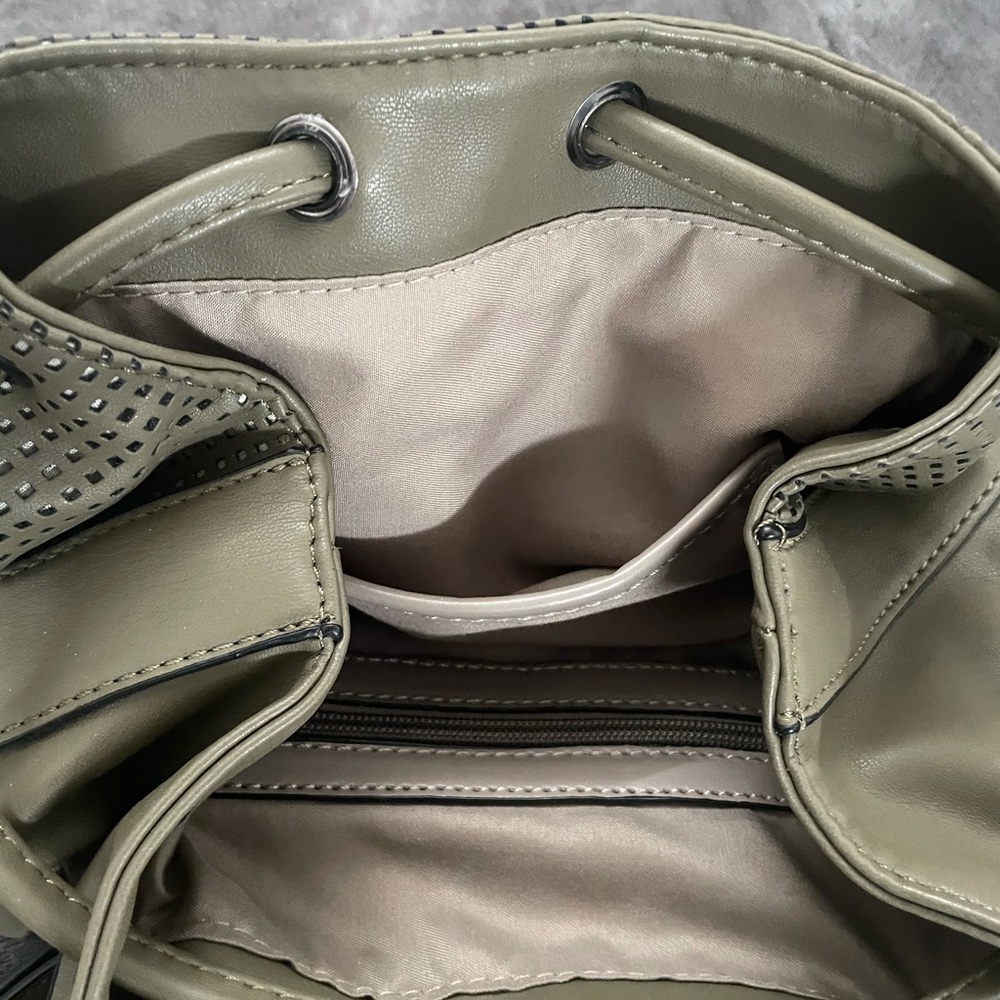 Green Draw String Leather backpack - Picture 8 of 10